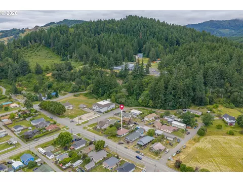 360 4th Ave, Powers, OR 97466 photo 6