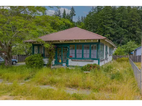 360 4th Ave, Powers, OR 97466 photo 3
