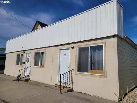 2818 10th St, Baker City, OR 97814