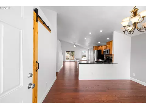 Entry Way - 18307 Tupper Rd, Sandy, OR 97055 photo 1 of 3