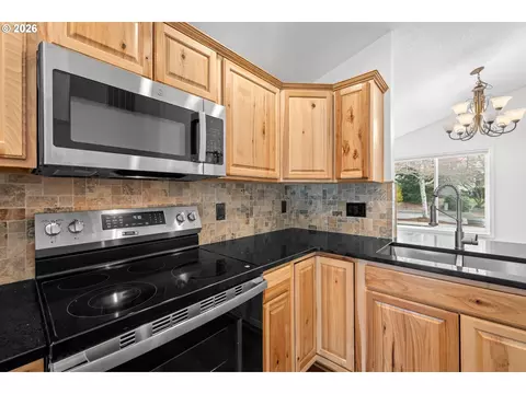 Kitchen - 18307 Tupper Rd, Sandy, OR 97055 photo 6 of 6