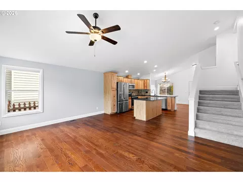 Living - 18307 Tupper Rd, Sandy, OR 97055 photo 2 of 4