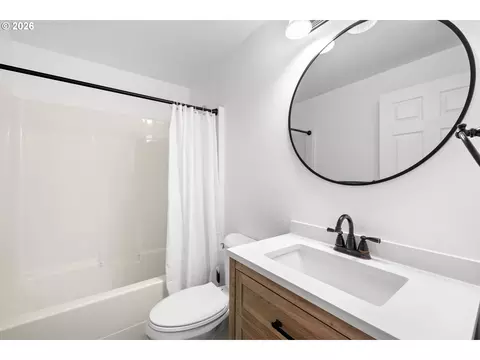 Bath - 18307 Tupper Rd, Sandy, OR 97055 photo 1 of 2