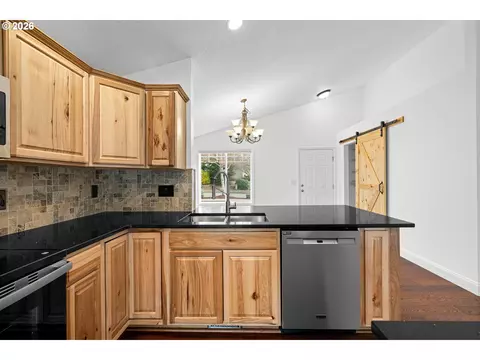 Kitchen - 18307 Tupper Rd, Sandy, OR 97055 photo 5 of 6