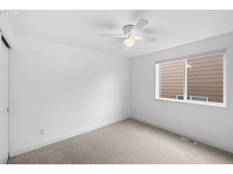 Bedroom - 18307 Tupper Rd, Sandy, OR 97055 photo 3 of 9
