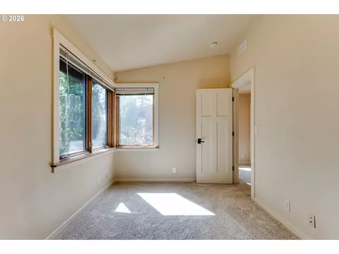 Bedroom - 1455 Perdue Loop, Eugene, OR 97401 photo 4 of 7
