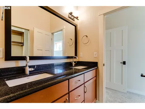 Bath - 1455 Perdue Loop, Eugene, OR 97401 photo 4 of 4