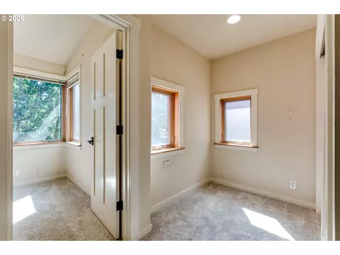Bedroom - 1455 Perdue Loop, Eugene, OR 97401 photo 1 of 7