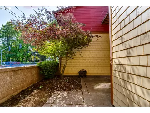 Exterior - 1455 Perdue Loop, Eugene, OR 97401 photo 3 of 5