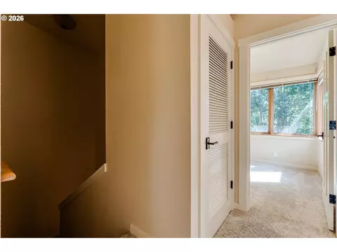 Entry Way - 1455 Perdue Loop, Eugene, OR 97401 photo 1 of 2