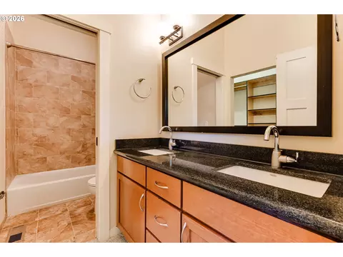 Bath - 1455 Perdue Loop, Eugene, OR 97401 photo 3 of 4