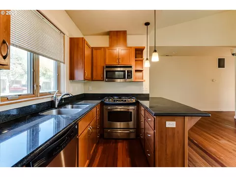 Kitchen - 1455 Perdue Loop, Eugene, OR 97401 photo 2 of 4