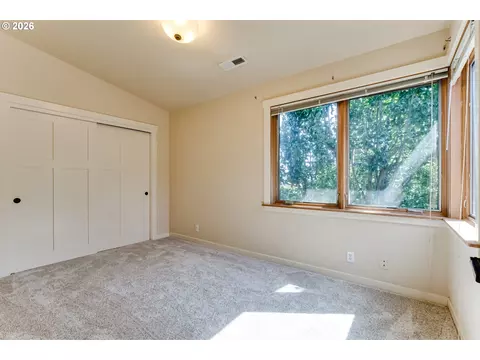 Bedroom - 1455 Perdue Loop, Eugene, OR 97401 photo 3 of 7