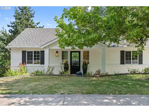 720 Holly Ave, Cottage Grove, OR 97424