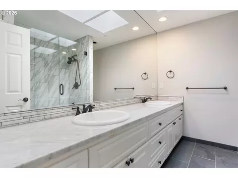 Bath - 1727 NW 30th Cir, Camas, WA 98607 photo 2 of 4
