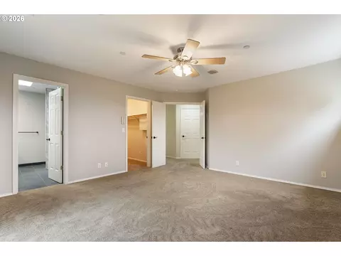 Bedroom - 1727 NW 30th Cir, Camas, WA 98607 photo 2 of 11