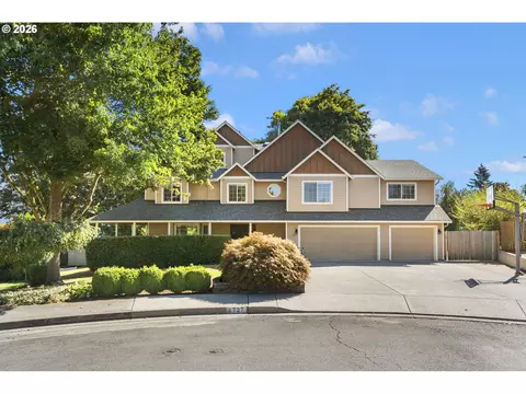 Exterior - 1727 NW 30th Cir, Camas, WA 98607 photo 2 of 8