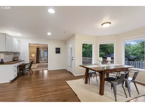 Dining - 1727 NW 30th Cir, Camas, WA 98607 photo 2 of 2
