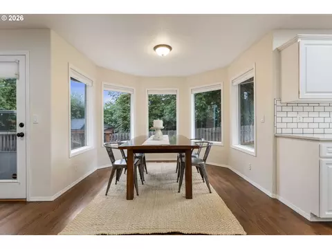 Dining - 1727 NW 30th Cir, Camas, WA 98607 photo 1 of 2