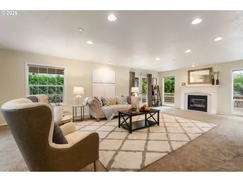 Living - 1727 NW 30th Cir, Camas, WA 98607 photo 4 of 8
