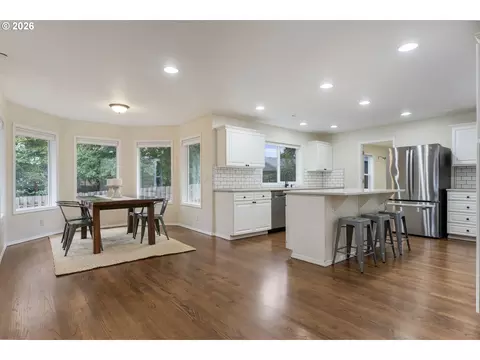 Kitchen - 1727 NW 30th Cir, Camas, WA 98607 photo 1 of 4