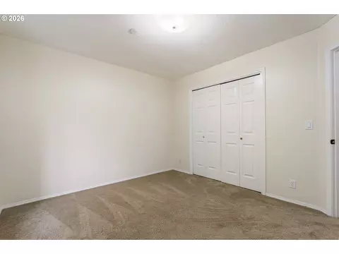 Bedroom - 1727 NW 30th Cir, Camas, WA 98607 photo 9 of 11