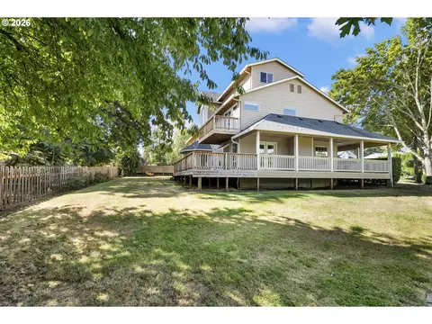 Exterior - 1727 NW 30th Cir, Camas, WA 98607 photo 5 of 8
