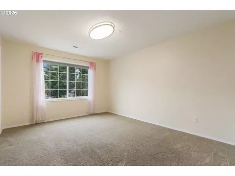 Bedroom - 1727 NW 30th Cir, Camas, WA 98607 photo 5 of 11