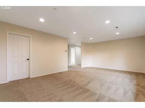 Living - 1727 NW 30th Cir, Camas, WA 98607 photo 6 of 8