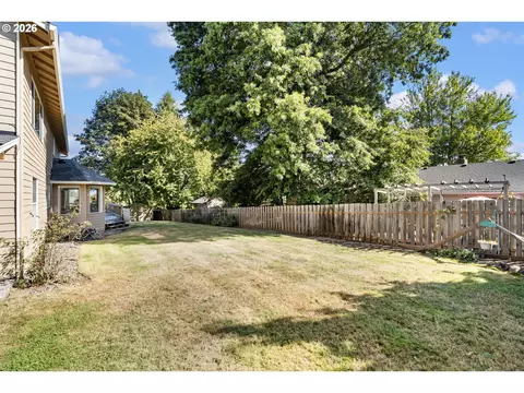 Exterior - 1727 NW 30th Cir, Camas, WA 98607 photo 3 of 8