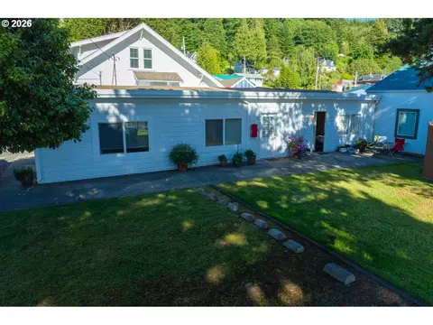 Exterior - 160 Spring St, Gardiner, OR 97441 photo 1 of 5