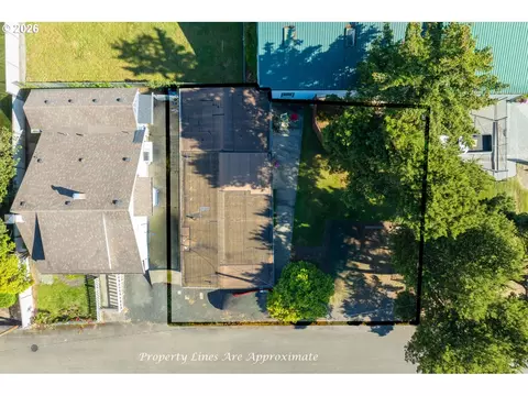 View/Area - 160 Spring St, Gardiner, OR 97441 photo 1 of 2