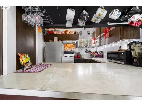 Kitchen - 160 Spring St, Gardiner, OR 97441 photo 3 of 4