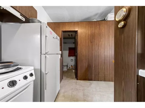Entry Way - 160 Spring St, Gardiner, OR 97441 photo 1 of 1