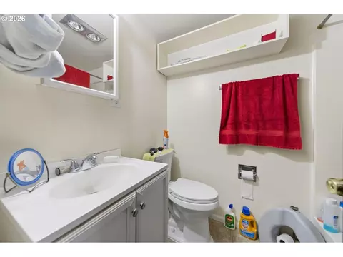 Bath - 160 Spring St, Gardiner, OR 97441 photo 6 of 6
