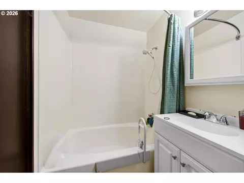 Bath - 160 Spring St, Gardiner, OR 97441 photo 4 of 6