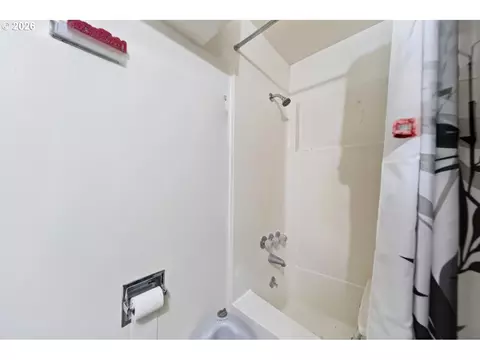 Bath - 160 Spring St, Gardiner, OR 97441 photo 5 of 6
