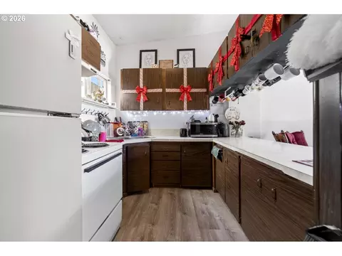 Kitchen - 160 Spring St, Gardiner, OR 97441 photo 2 of 4