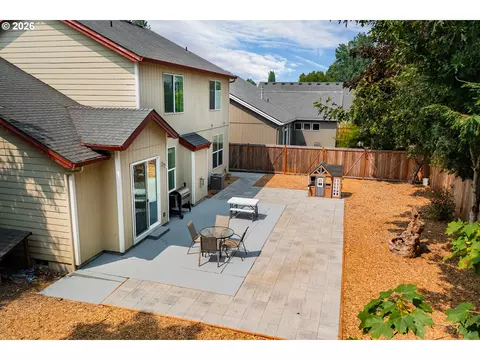 Exterior - 1191 Heathman Dr, Eugene, OR 97402 photo 4 of 5