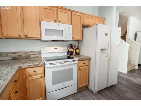 Kitchen - 1191 Heathman Dr, Eugene, OR 97402 photo 3 of 4