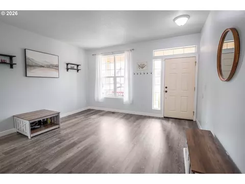 Entry Way - 1191 Heathman Dr, Eugene, OR 97402 photo 1 of 3