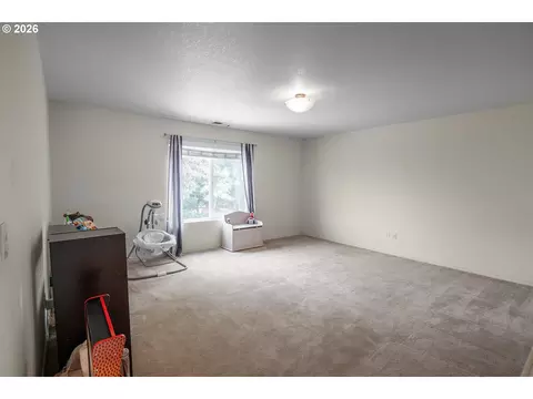 Bedroom - 1191 Heathman Dr, Eugene, OR 97402 photo 3 of 7