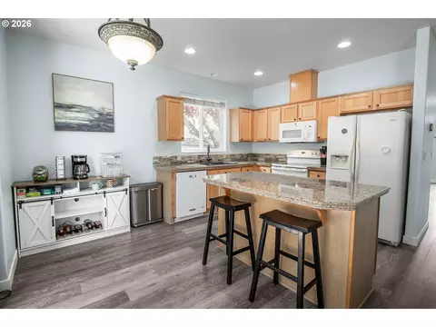 Kitchen - 1191 Heathman Dr, Eugene, OR 97402 photo 1 of 4