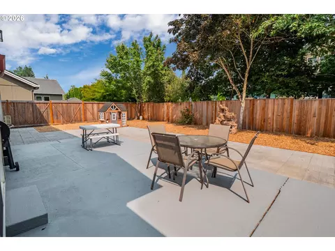 Exterior - 1191 Heathman Dr, Eugene, OR 97402 photo 5 of 5