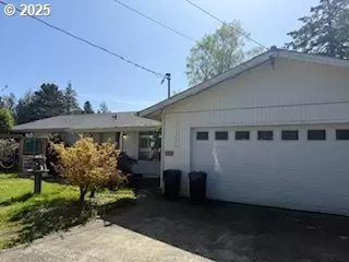 5590 S Shore Dr S, Florence, OR 97439