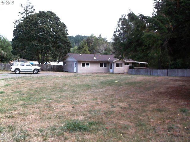 880 Myrtle Dr, Powers, OR 97466 photo 1