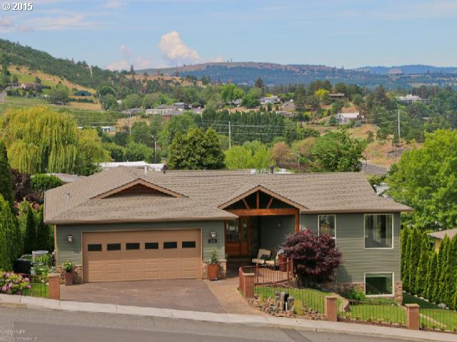 2017 View Ct, The Dalles, OR 97058 photo 1