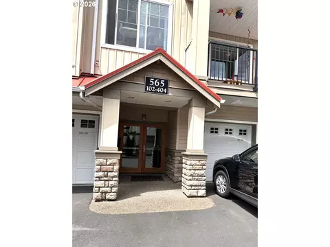 565 NW Lost Springs Ter #401, Portland, OR 97229