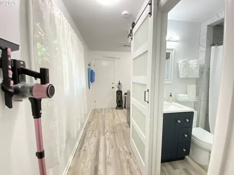 Entry Way - 2872 Suffolk Ct, Eugene, OR 97401 photo 3 of 3