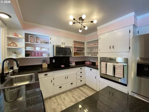 Kitchen - 2872 Suffolk Ct, Eugene, OR 97401 photo 1 of 4